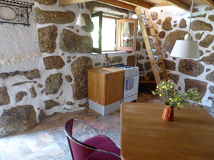 imagem da Quinta, Casa Lareira, Sala com escada